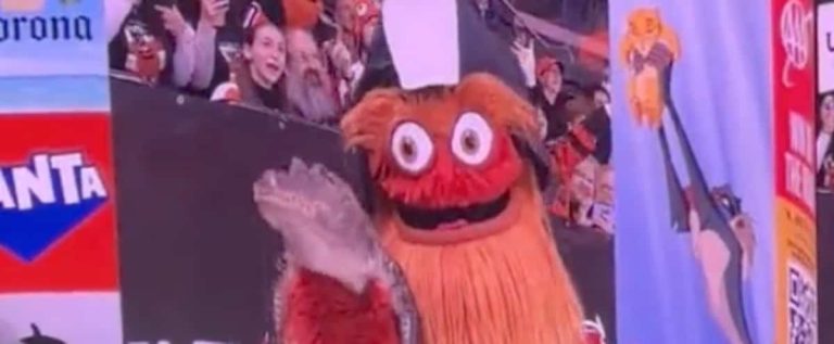 WATCH: Fan brings alligator to Flyers game