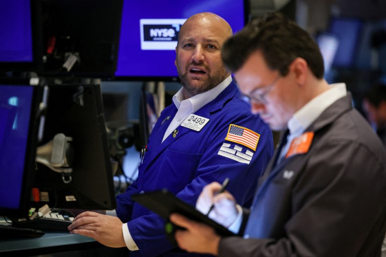 Wall Street ends sharply lower, stunned by bond rates