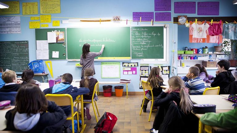 “We need to remake the school into the great monument of our societies, visible in the Republic” believes Jean Viard