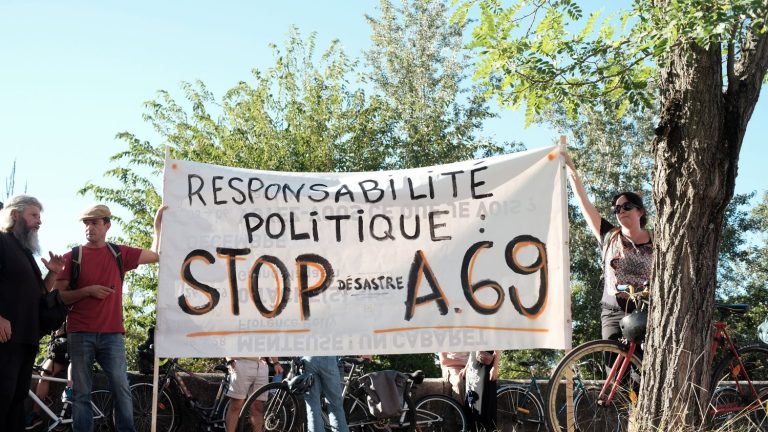 gendarmes “threatened with knives”, several activists in police custody