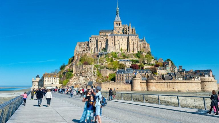 more than a third of French people want to leave for the All Saints’ Day holidays