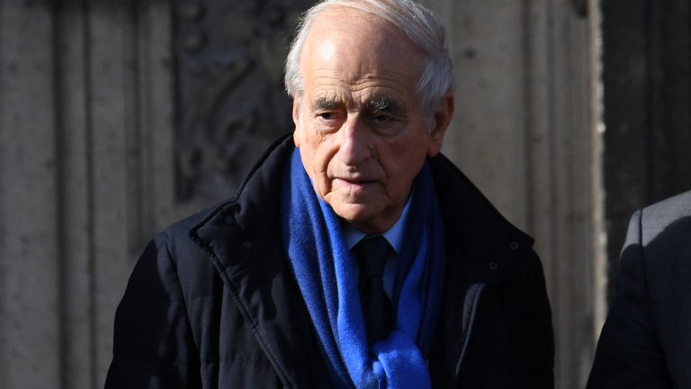 politicians and journalists pay tribute to a “sacred monster of French journalism”