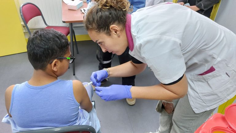 school vaccination against papillomaviruses attracts few students