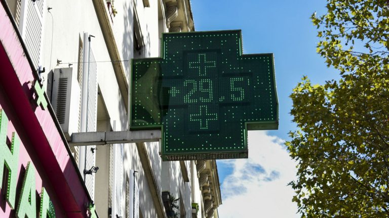 several autumn heat records were broken in France, before a peak expected on Monday