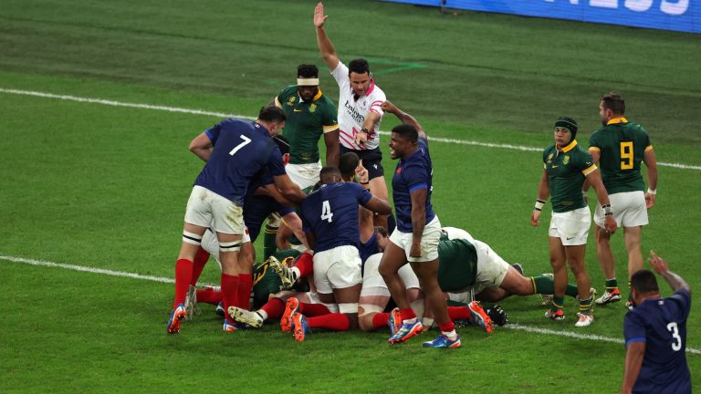 the Blues come back on level terms in this frenzied quarter-final of the Rugby World Cup