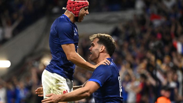 the French XV qualified for the quarter-finals after their crushing victory against Italy