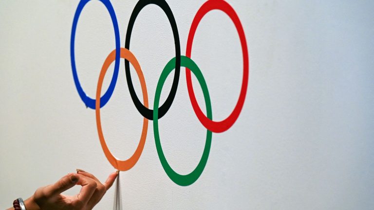 the International Olympic Committee suspends the Russian Olympic Committee