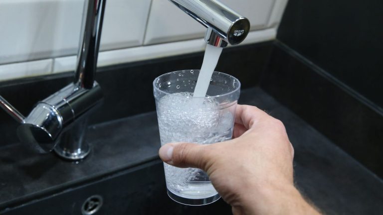 the agglomeration of La Rochelle closes several drinking water catchments after the presence of a pesticide banned in France