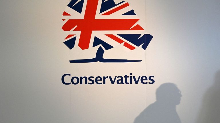 the conservative party organizes its annual conference in a gloomy atmosphere