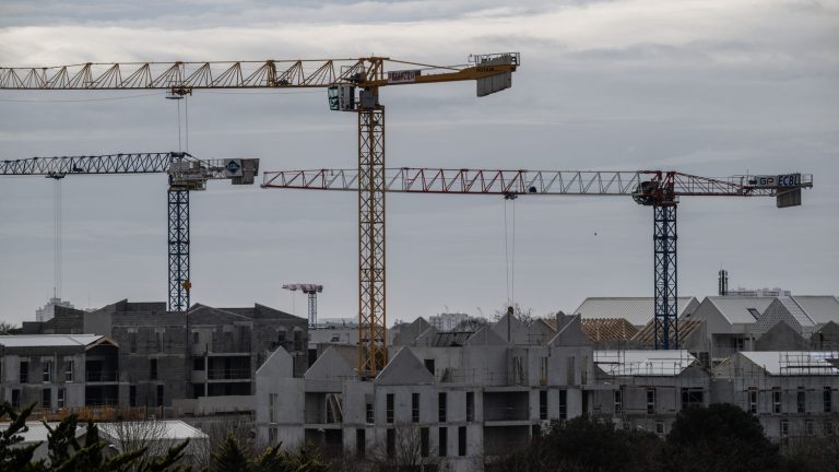 the number of building permits issued drops further in 2023