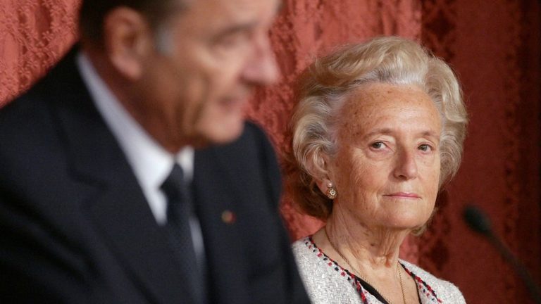 these four moments when Bernadette Chirac whispered in the ear of her president husband