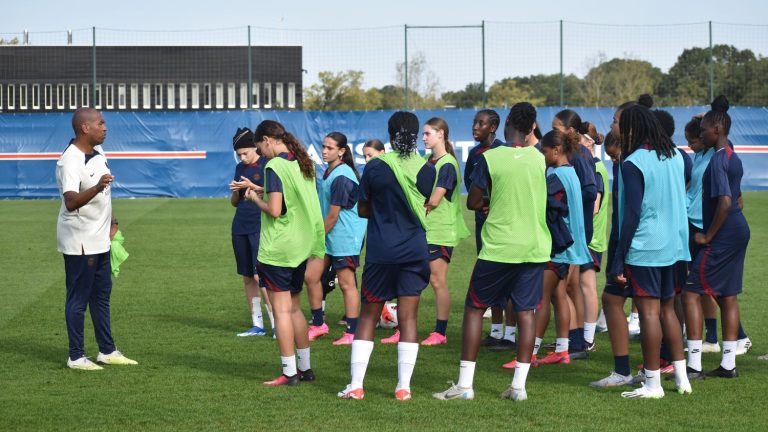 when the PSG training center opens to girls and introduces boys to diversity