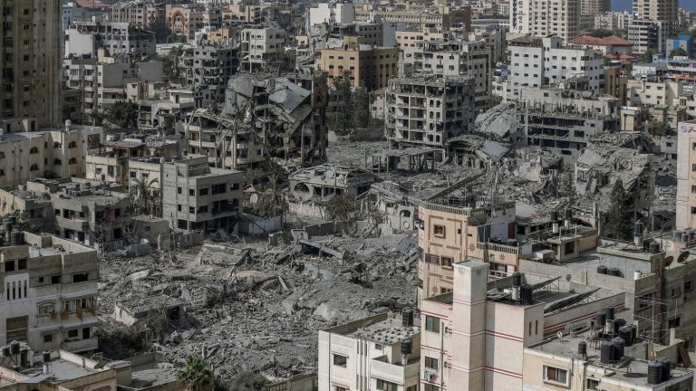 why the Israeli army is delaying launching its ground offensive in Gaza