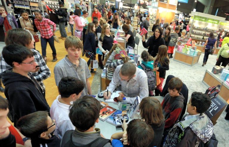 18,000 student visits to the Book Fair compromised by the strike