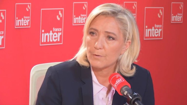 “45 days without a national tribute” to the French victims, “it’s starting to get very long”, criticizes Marine Le Pen