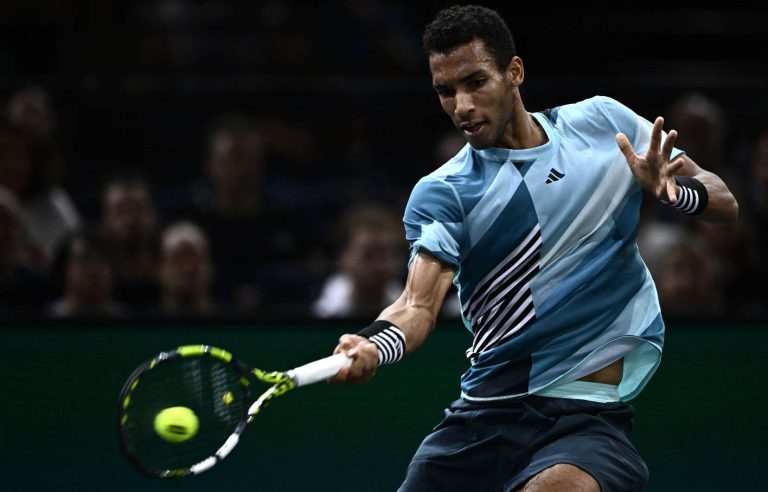 Auger-Aliassime lowers his flag to Tsitsipas at the Paris Masters