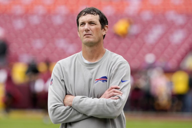 Bills fire offensive coordinator