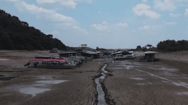 Brazil: the Amazon River at excessively low levels