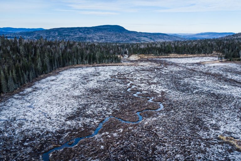 Charlevoix |  A dam bursts, the lake empties