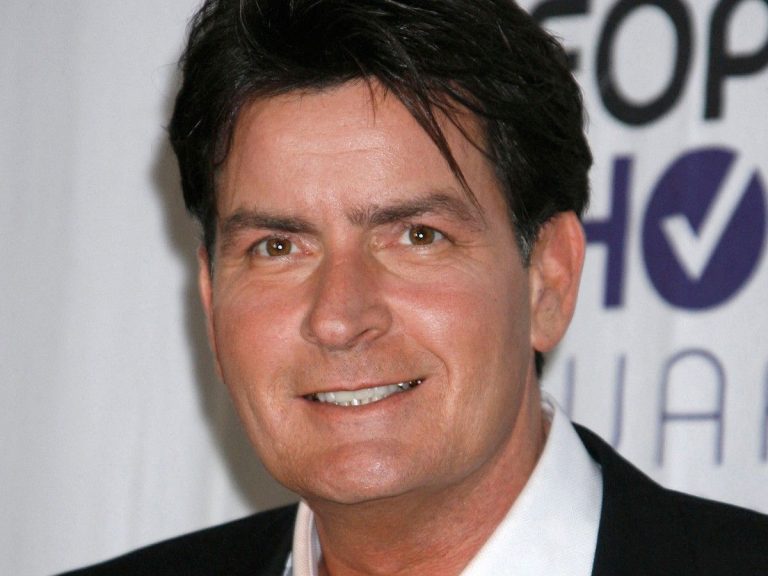 Charlie Sheen will soon make his big comeback in a comedy by… Chuck Lorre!