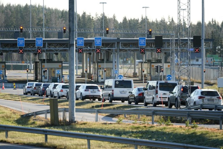 Closed at midnight |  Finland: last asylum seekers at border crossings with Russia