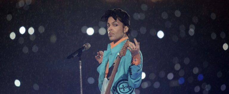 Clothes, guitars and jewelry of the legendary Prince sold for $675,000 at auction