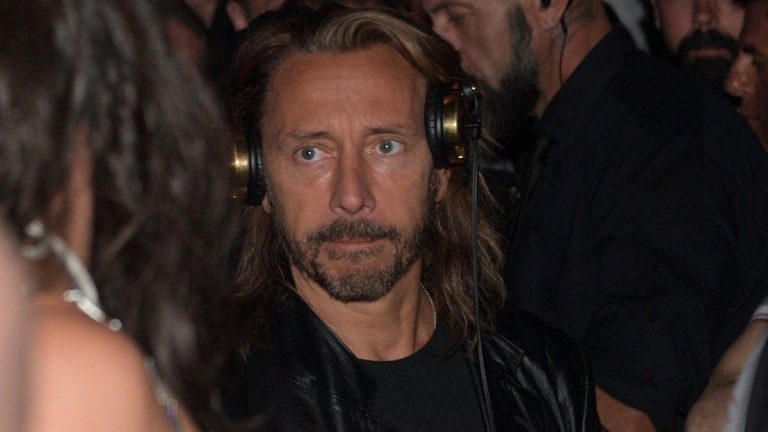 “Constantly the strikes, the rioters”, Bob Sinclar cash on France