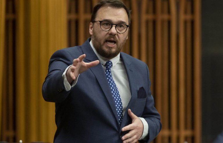 Deprived of interpretation, Bloc member Mario Simard considers his rights violated