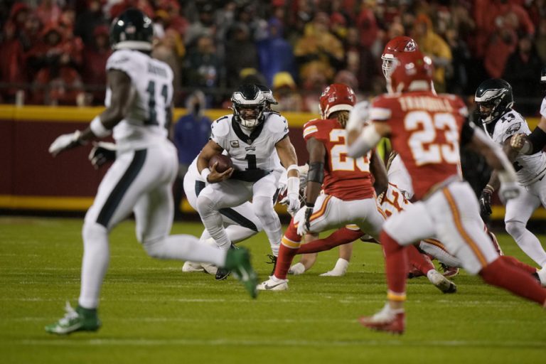 Eagles beat Chiefs 21-17 in Super Bowl rematch