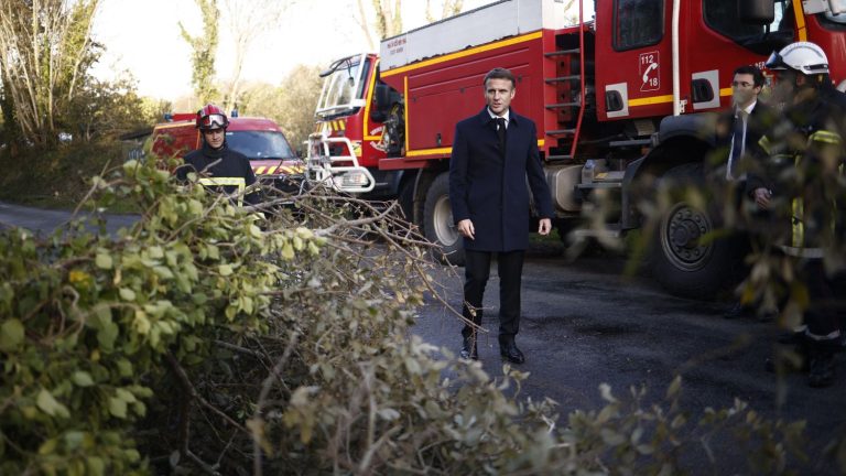 Emmanuel Macron calls on the French to “remain extremely vigilant in the coming days”