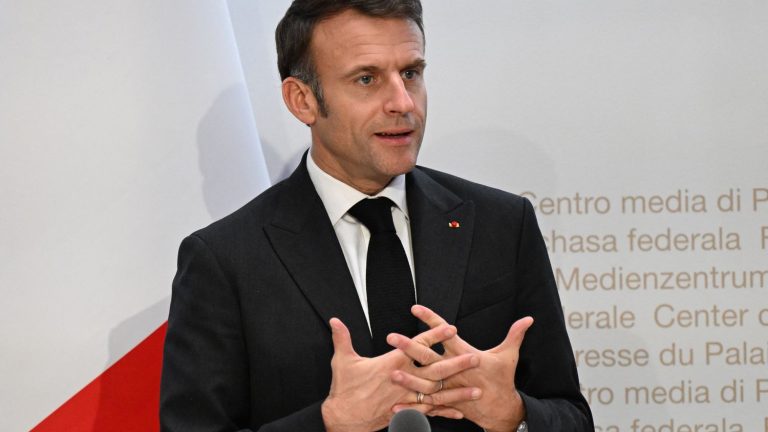 Emmanuel Macron “condemns with the greatest force” the degradation of Jewish steles in Oise