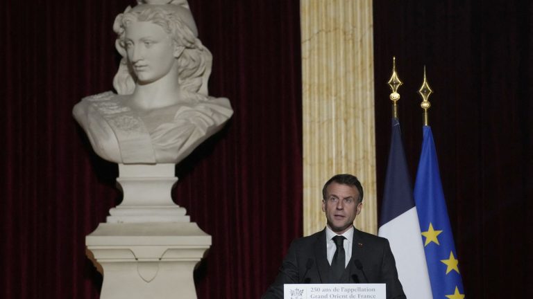 Emmanuel Macron promises “a law of freedom and respect”