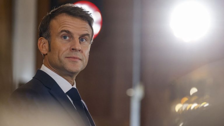 Emmanuel Macron torn on the method, the Grand Orient of France enthusiastic about the idea of ​​a legal text