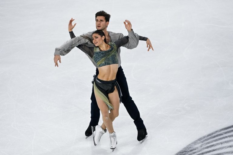 Figure skating |  Fournier Beaudry and Sorensen start their season with a silver medal