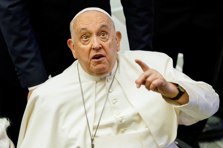 Flu symptoms |  Pope gives up speaking during general audience