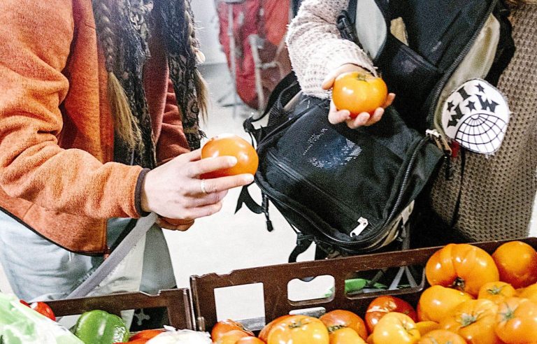 Food banks: the red carpet rolled out at the Los Angeles Kings, a “slap in the face” for Bouchée generous