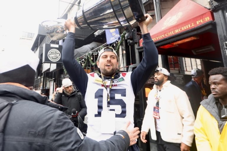 Gray Cup |  The Alouettes parade in downtown Montreal