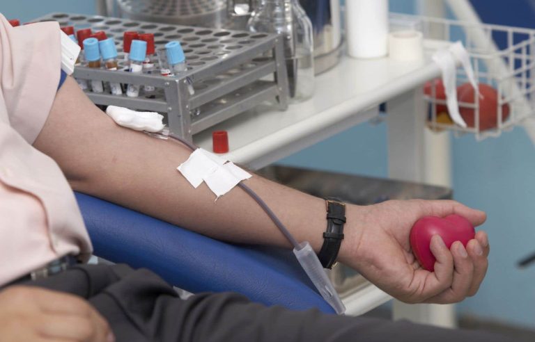 Héma-Québec relaxes its rules to attract new blood donors