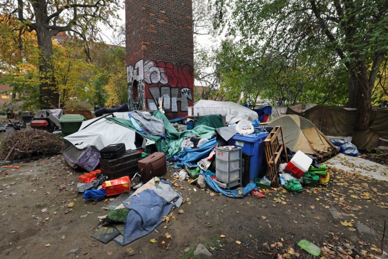 Hochelaga-Maisonneuve |  The MTQ renounces dismantling a homeless encampment on its land