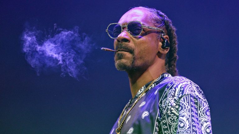 “I decided to quit smoking,” reveals rapper Snoop Dogg, a big cannabis lover