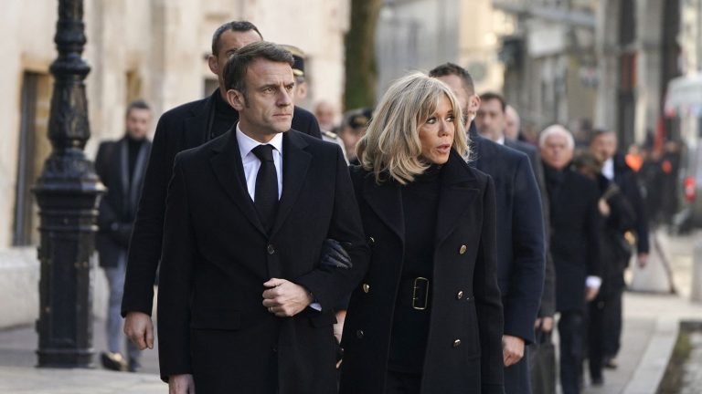 “I know everything I owe you”, declares Emmanuel Macron, “inconsolable”