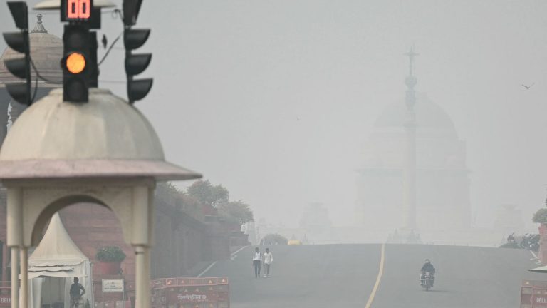 IN IMAGES, IN PICTURES.  In India, the start of the pollution season suffocates the north of the country