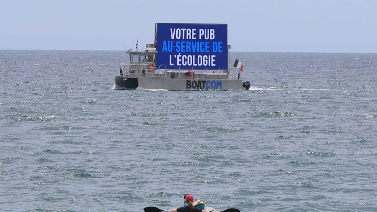 Illuminated advertising will be banned at sea from March 2024