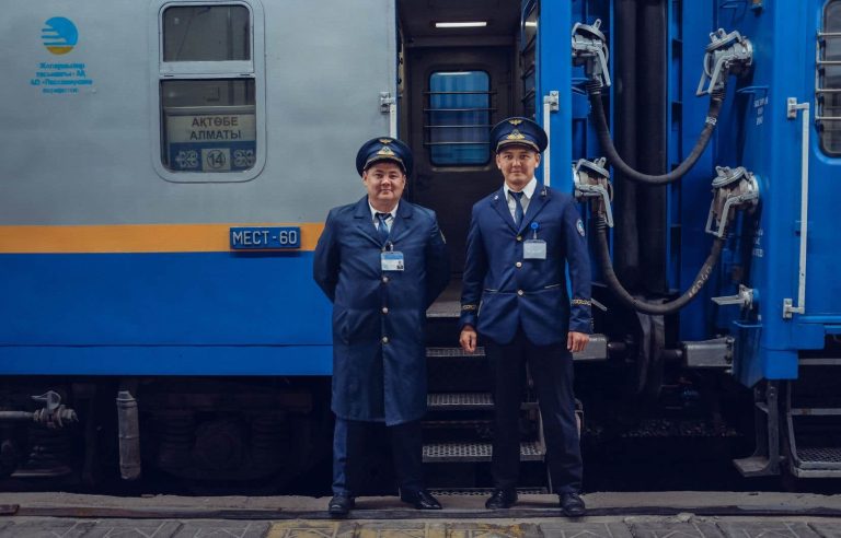 In photos |  The Trans-Caspian train in the eye of Valérian Mazataud