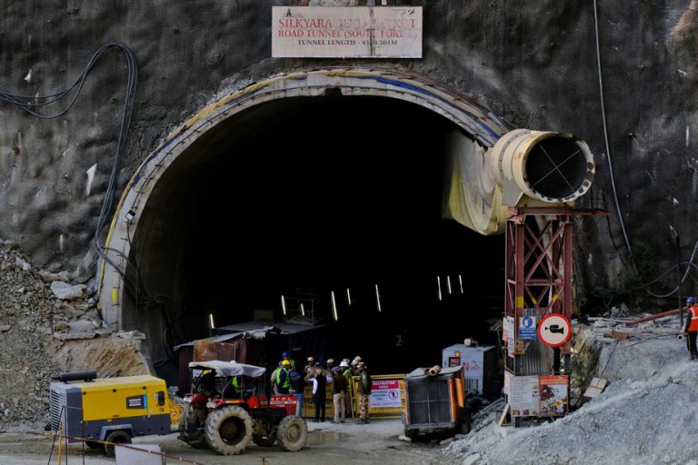 India |  Rescue of workers stuck in interrupted tunnel