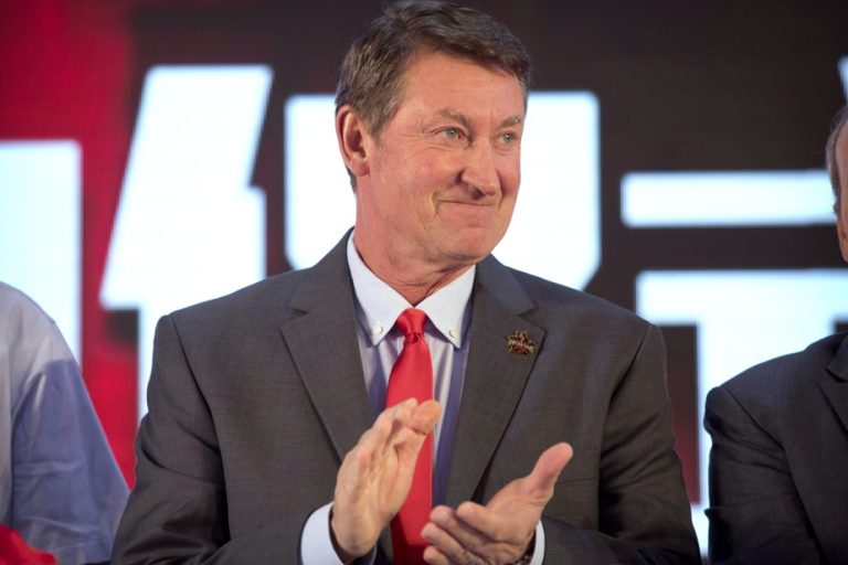 Interview with Wayne Gretzky |  Plea for neck protection, and sports betting “is part of the landscape”