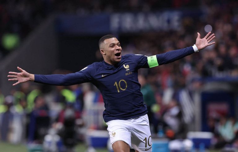 Kylian Mbappé reached 300 goals faster than Messi and Ronaldo