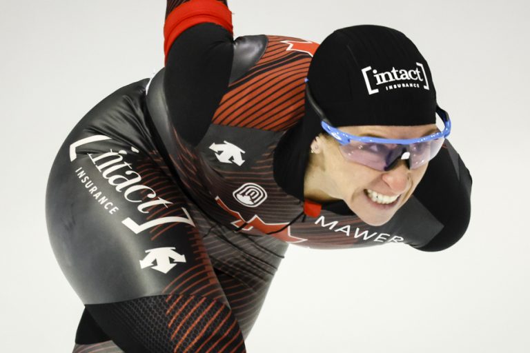 Long track skating |  Ivanie Blondin wins gold in the mass start