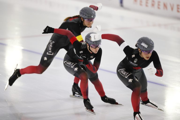 Long track speed skating |  Canadians second in team pursuit