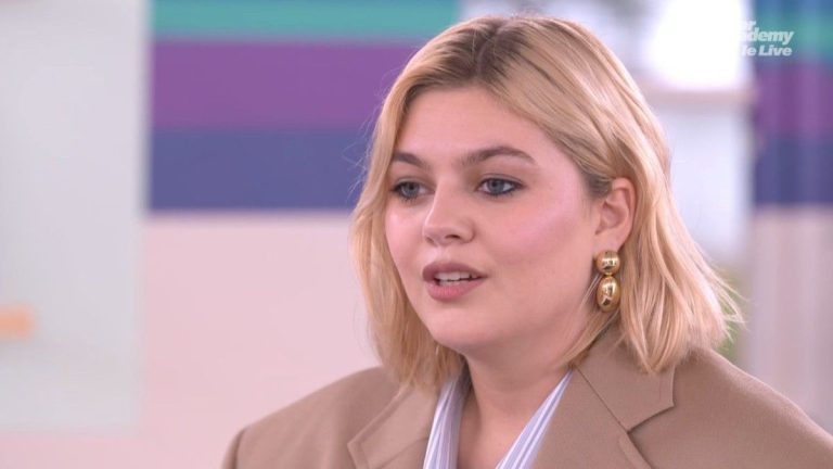 Louane very cash on her celebrity